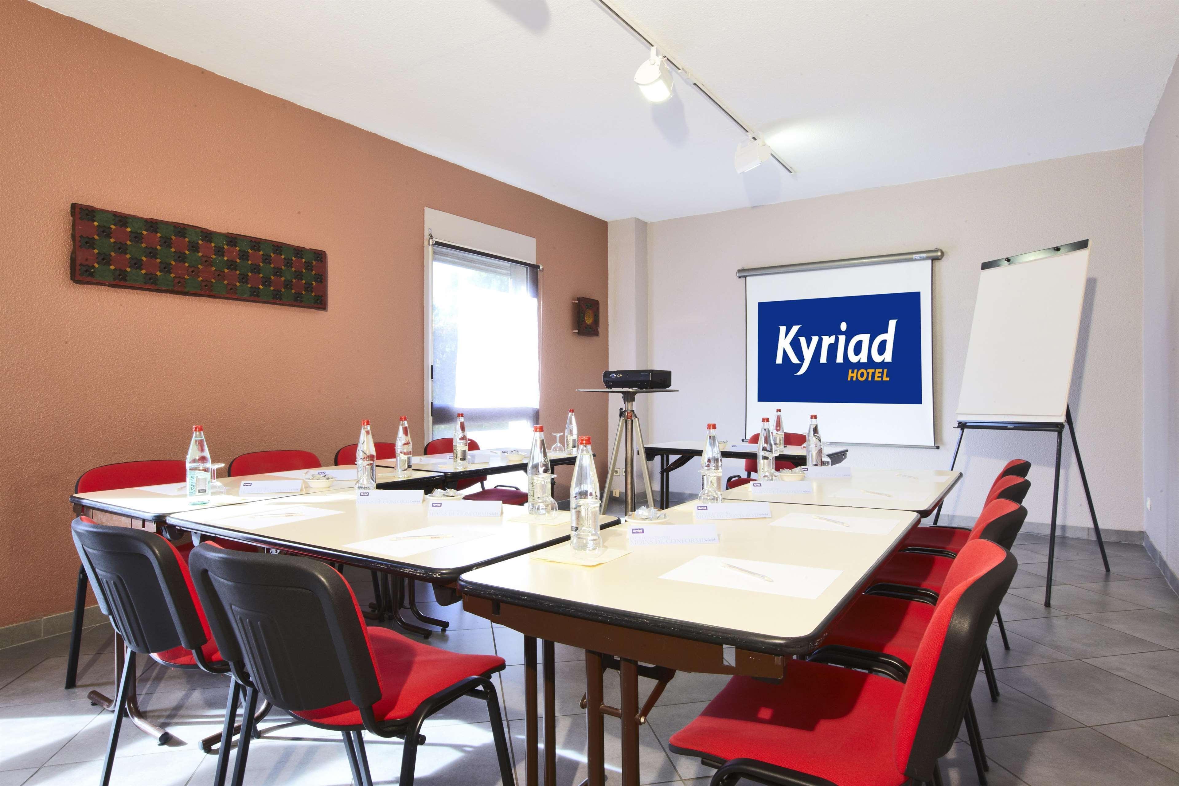 Kyriad Nimes Centre Экстерьер фото